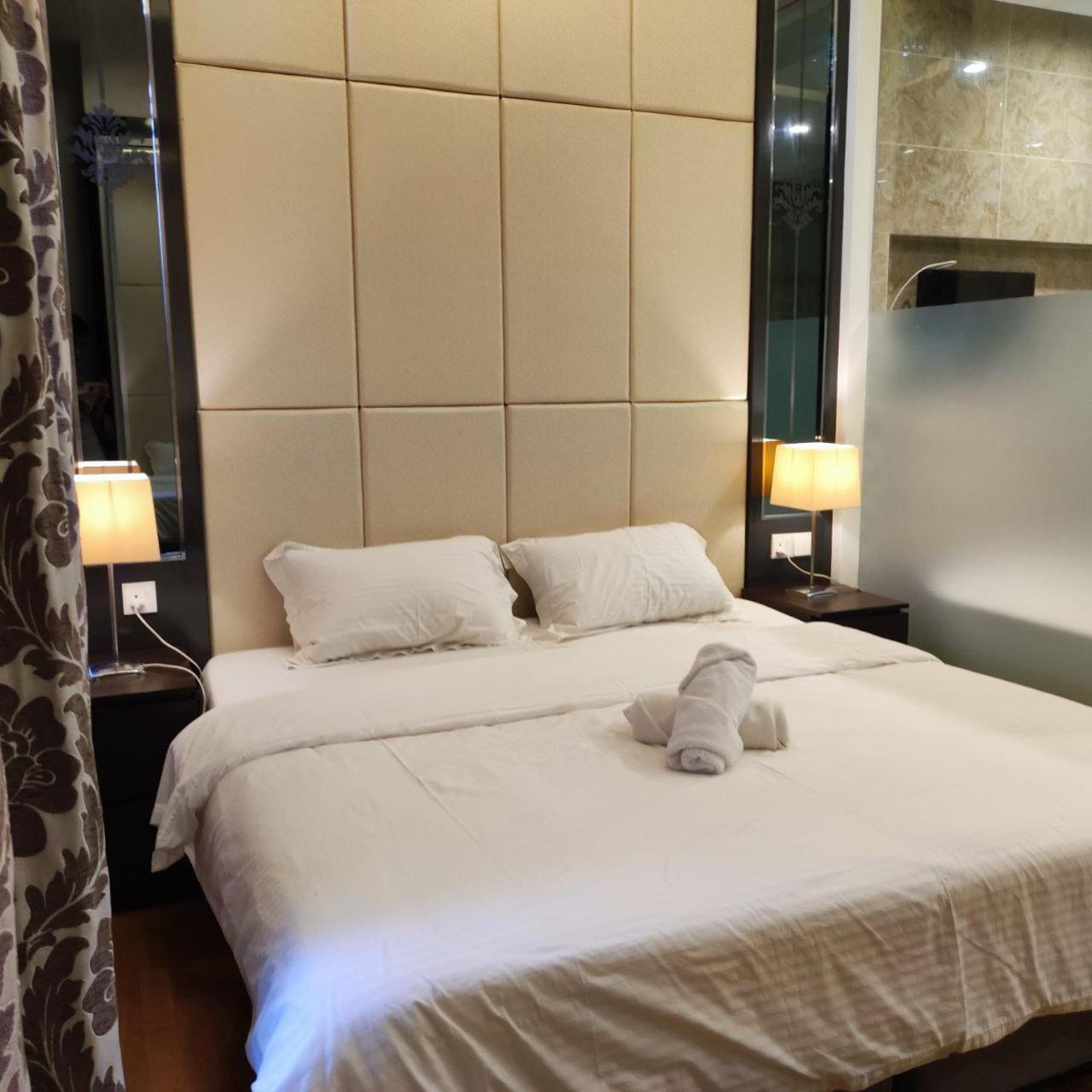 Dorsett Walk To Pavilion 1min With Bathtub And Infinity Pool