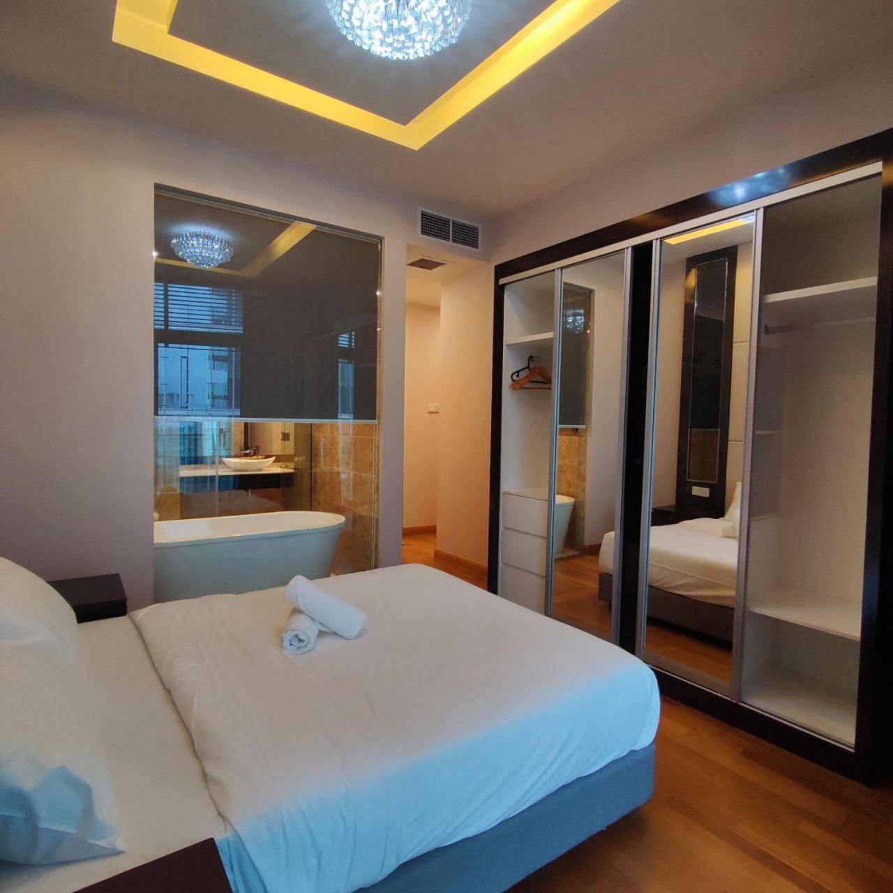 Dorsett Walk To Pavilion 1min With Bathtub And Infinity Pool